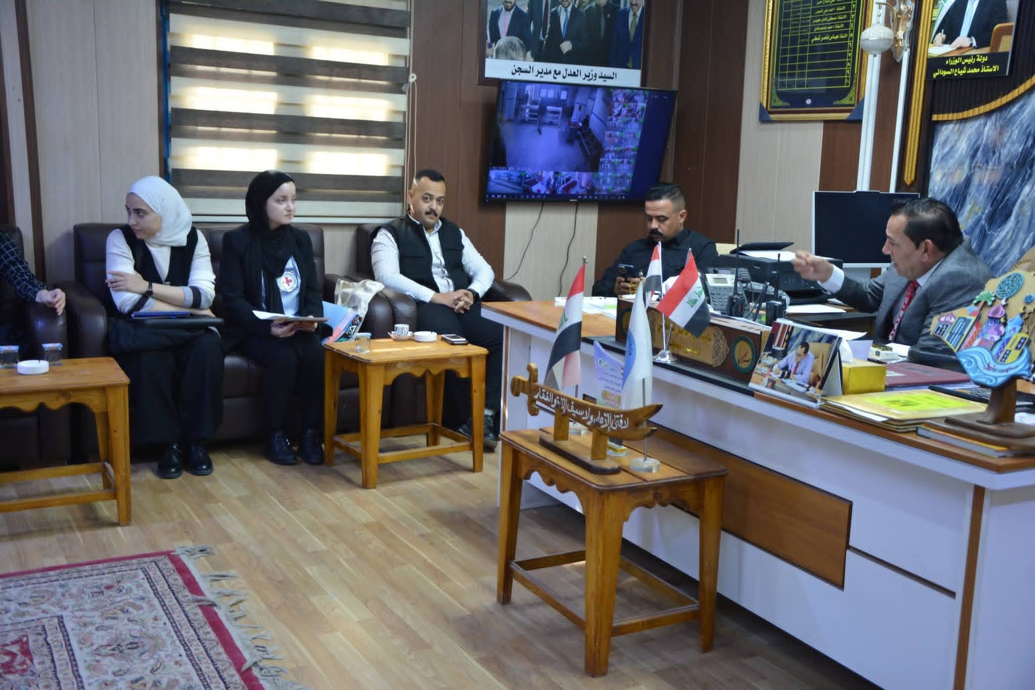 منظمة الصليب الأحمر الدولية تزور سجن بابل المركزي للاطلاع على أوضاع النزلاء وتقديم الدعم الإنساني