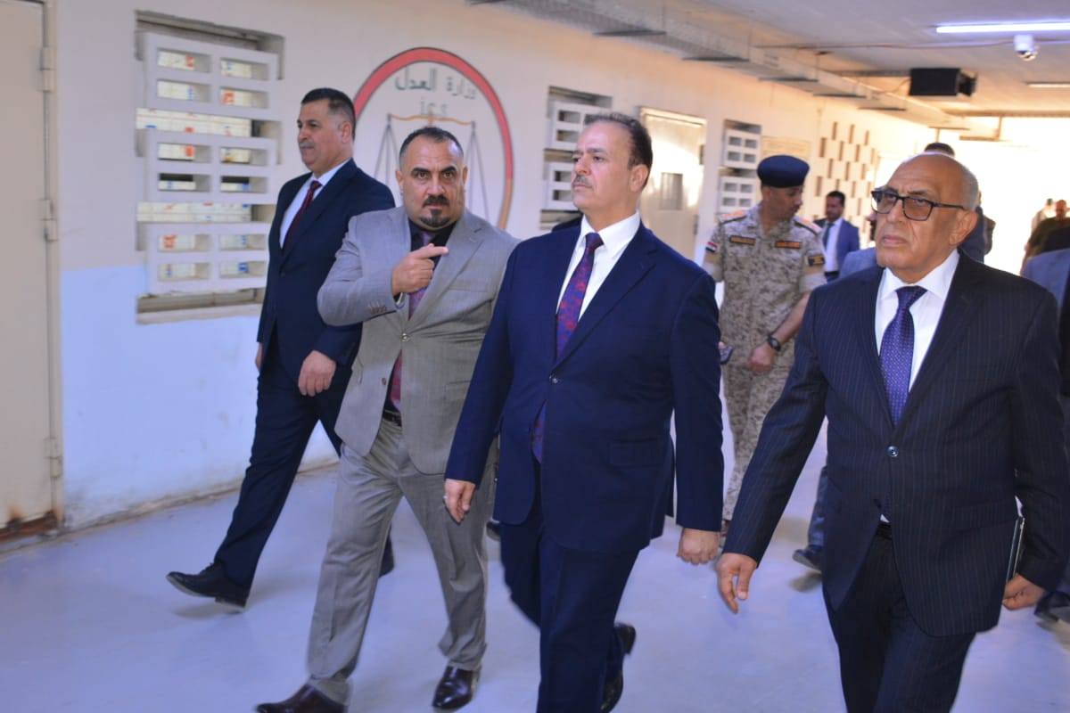 وكيل وزارة العدل للشون الادارية والمالية يزور سجني بغداد المركزي والعدالة/2 للاشراف على تهيئة البنى التحتية الخاصة بإنشاء صفوف جامعية بالتعاون مع كلية المنصور الجامعة