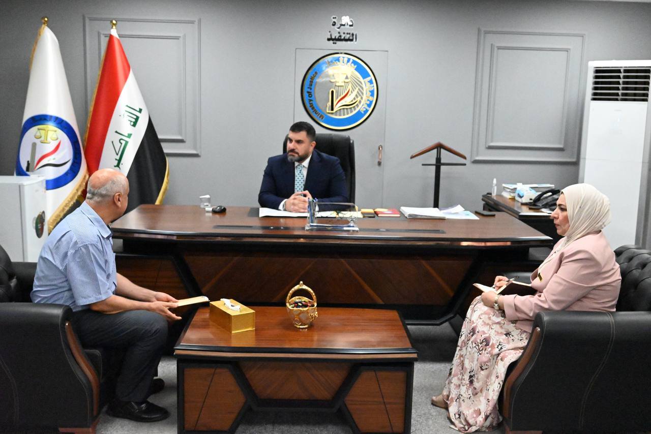 ضمن برنامجه الأسبوعي للتواصل مع المواطنين... مدير عام دائرة التنفيذ يستقبل عدداً من المراجعين ويوجّه بتسهيل إجراءاتهم