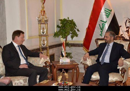 د.حيدر الزاملي يستقبل السفير البريطاني في العراق