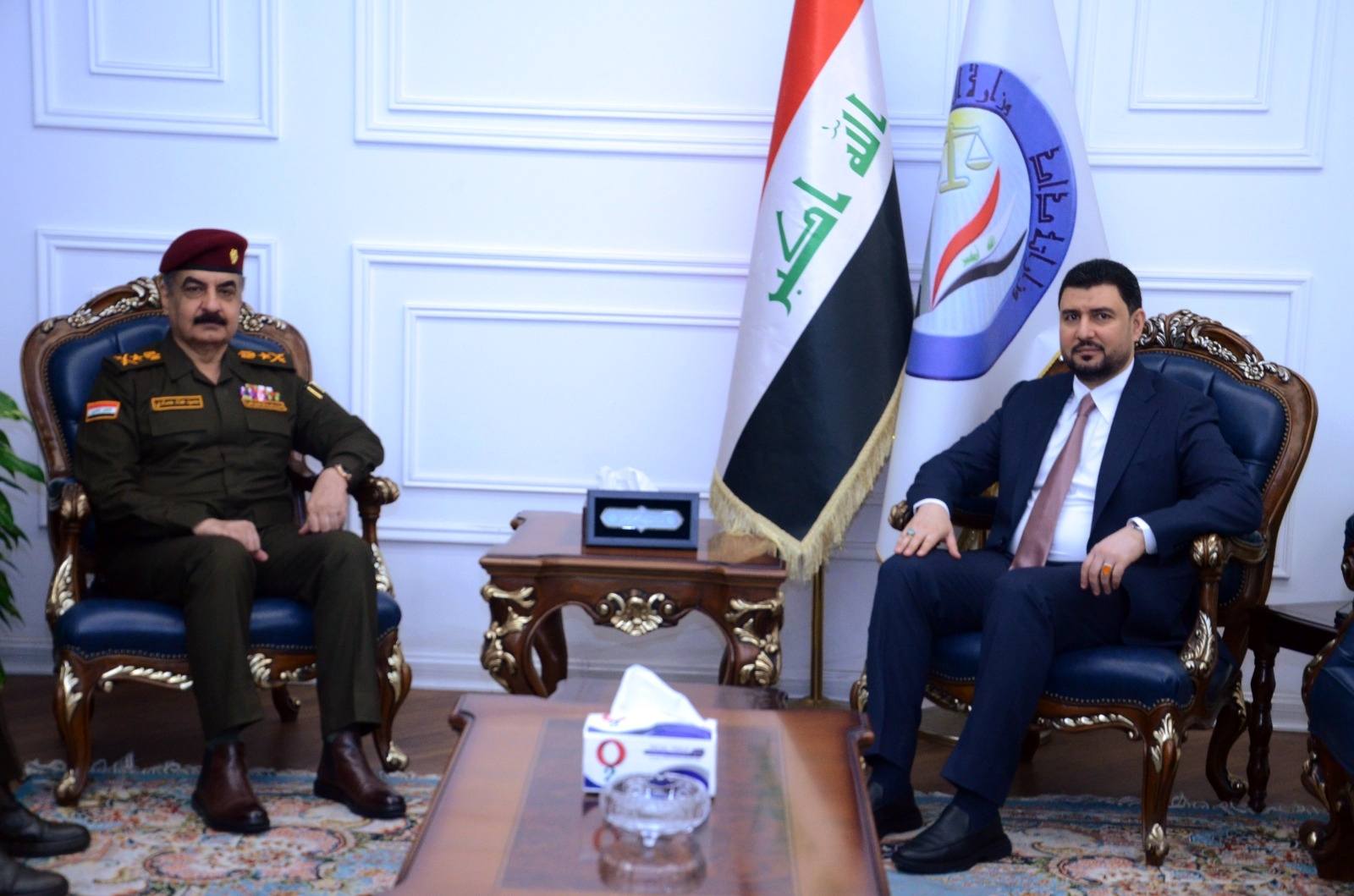 ضمن إطار تعزيز التعاون بين وزارتي العدل والدفاع... الوكيل الاقدم لوزارة العدل يستقبل معاون رئيس اركان الجيش للميرة لبحث جملة من الملفات ذات الاهتمام المشترك