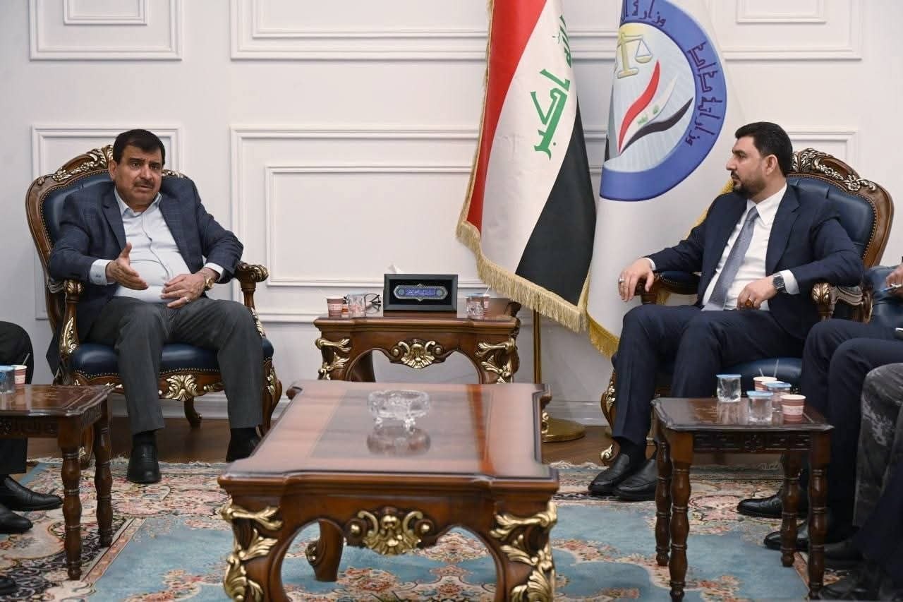 لتعزيز التعاون بين وزارتي العدل والداخلية ... الوكيل الأقدم لوزارة العدل يبحث مع المستشار الأمني لوزارة الداخلية تنظيم حركة النزلاء المحكومين من مراكز التوقيف إلى الأقسام السجنية