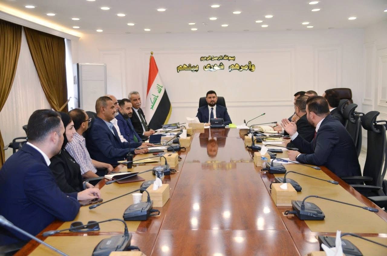 تنفيذاً لتوجيهات السيد وزير العدل الدكتور خالد شواني... وكيل الوزارة الأقدم يترأس اجتماعاً مع المدراء العامين للعمل بتوصيات خدمة السلامة الصناعية 