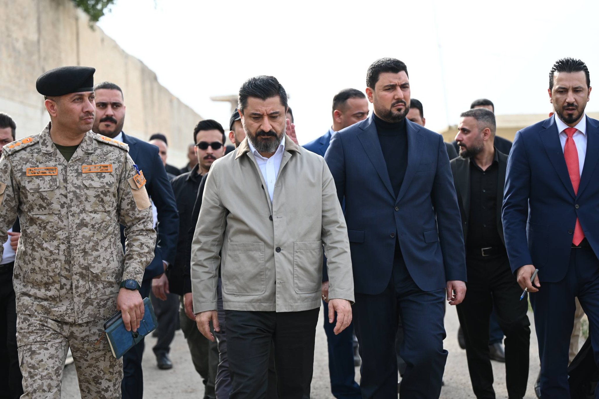 خلال اطلاعه المباشر على الواقع الأمني في مجمع سجون بغداد المركزي.. وزير العدل: الإجراءات الأمنية المتخذة داخل المجمع الإصلاحي وفي محيطه تبعث الاطمئنان وتمنع حدوث أي خرق أمني