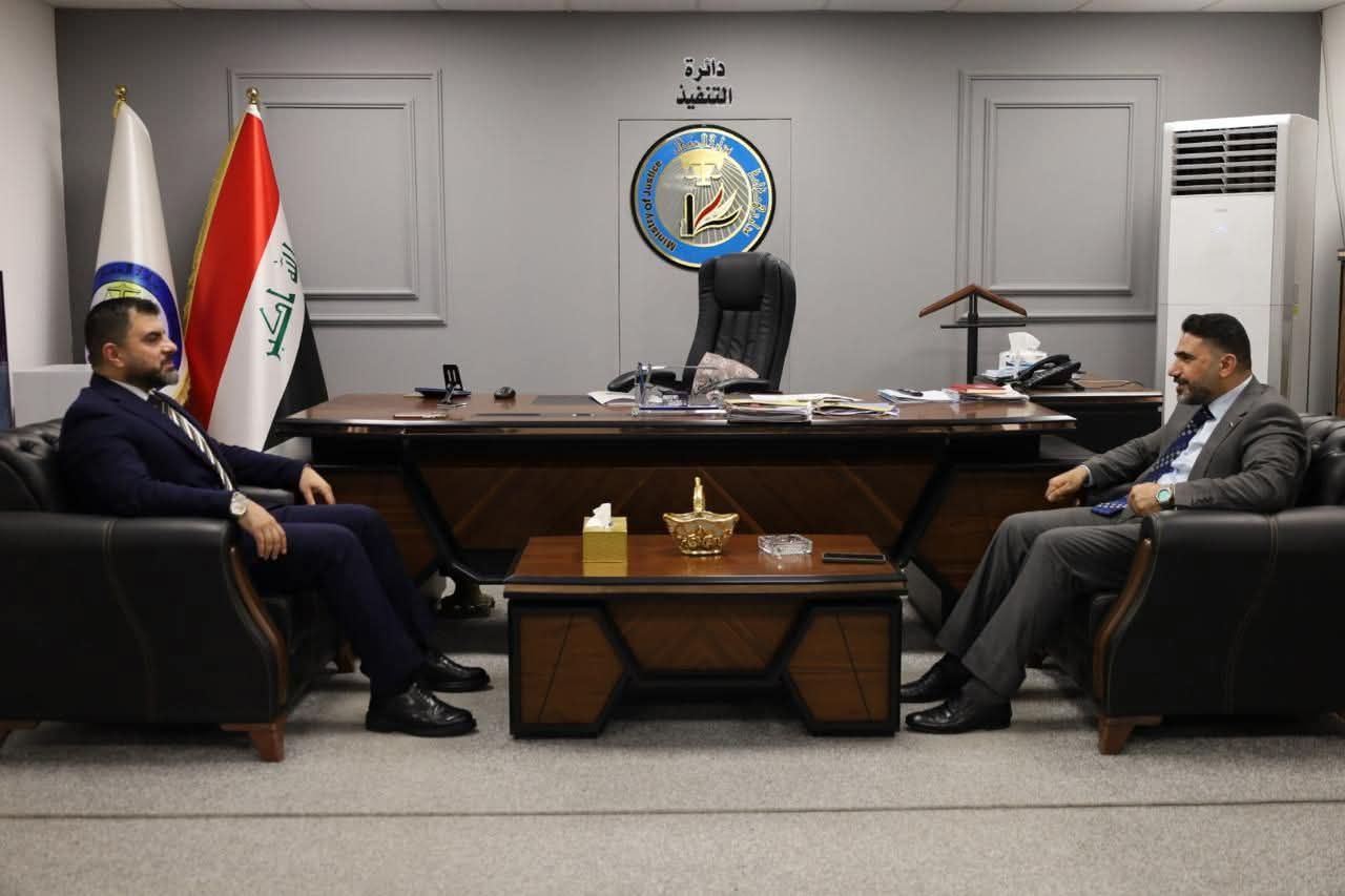 مدير عام دائرة التنفيذ يبحث مع مدير عام الدائرة الفنية في الهيئة العامة لمراقبة تخصيص الواردات الاتحادية آليات تحقيق رؤية الحكومة في الإصلاح الإداري والمالي