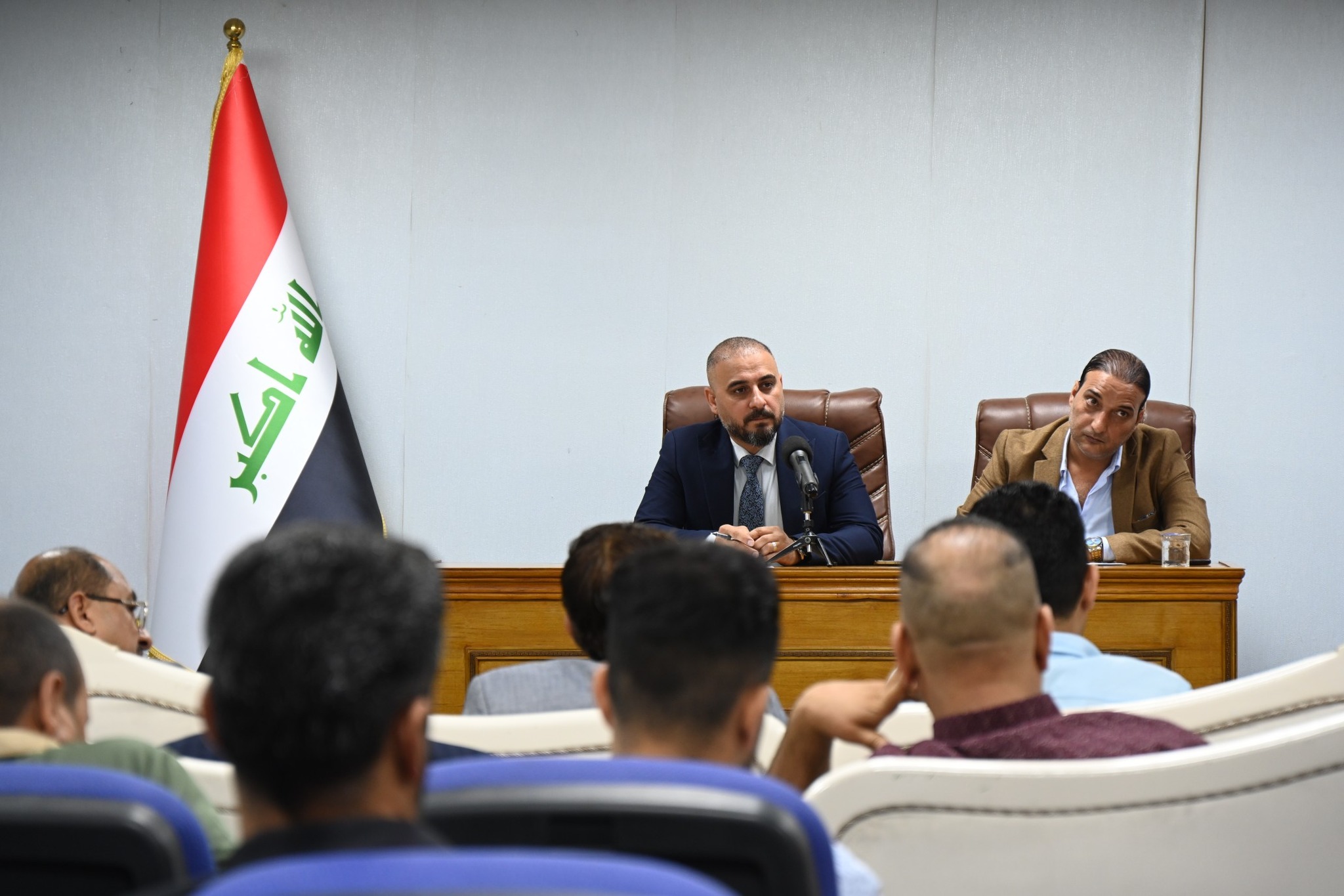 خلال اجتماعه بالكوادر الاعلامية .. مدير اعلام وزارة العدل يؤكد على توحيد الخطاب الإعلامي وتعزيز التكامل بين المؤسسات العدلية