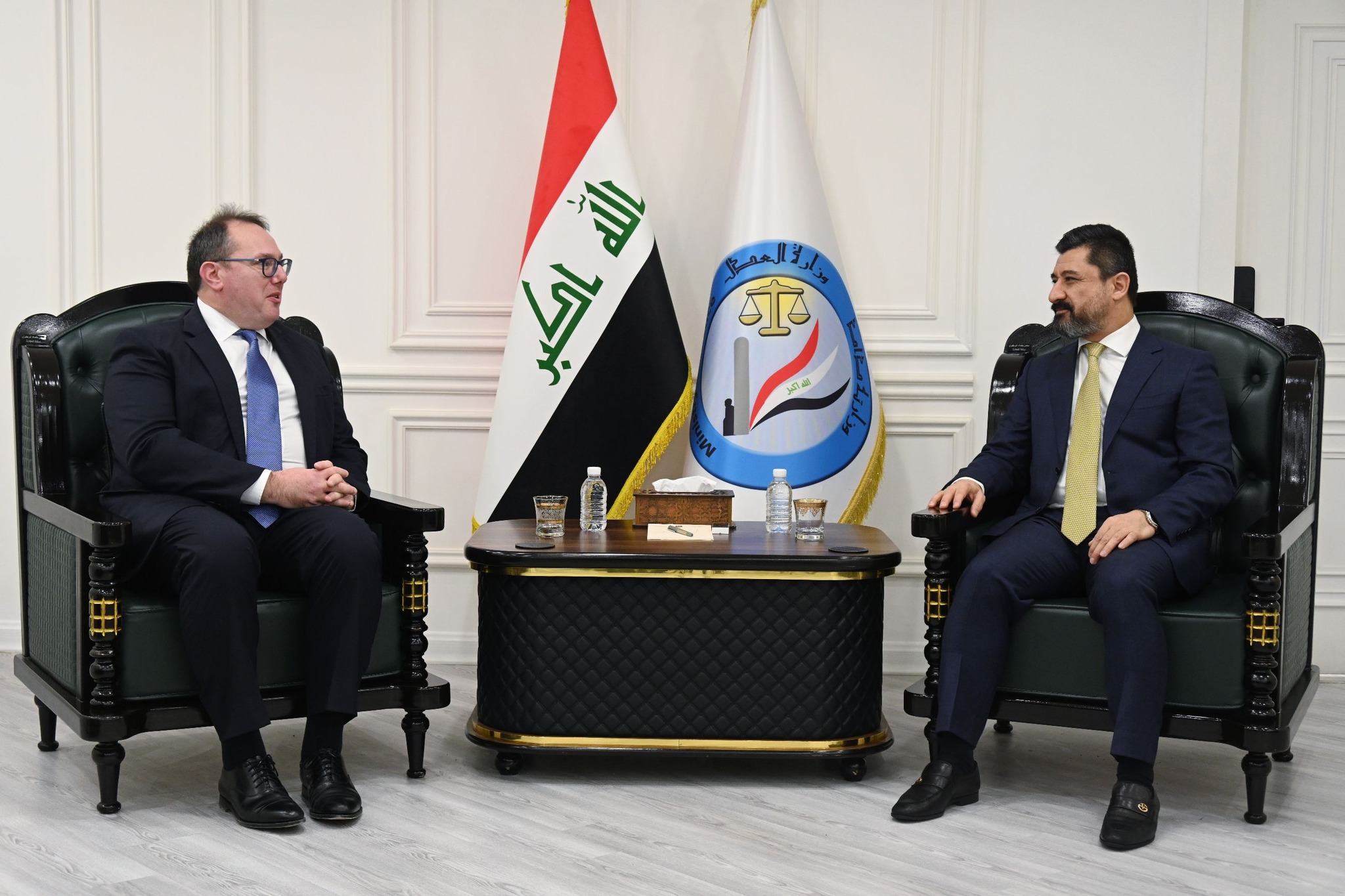 وزير العدل يستقبل القائم بأعمال السفارة الأميركية في بغداد ويبحث معه آفاق التعاون القانوني والعدلي بين البلدين