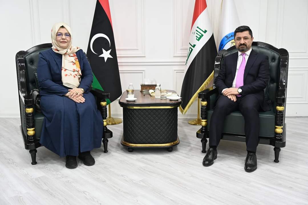 وزير العدل د. خالد شواني يستقبل نظيرته الليبية السيدة حليمة إبراهيم البوسيفي في مكتبه الرسمي . 