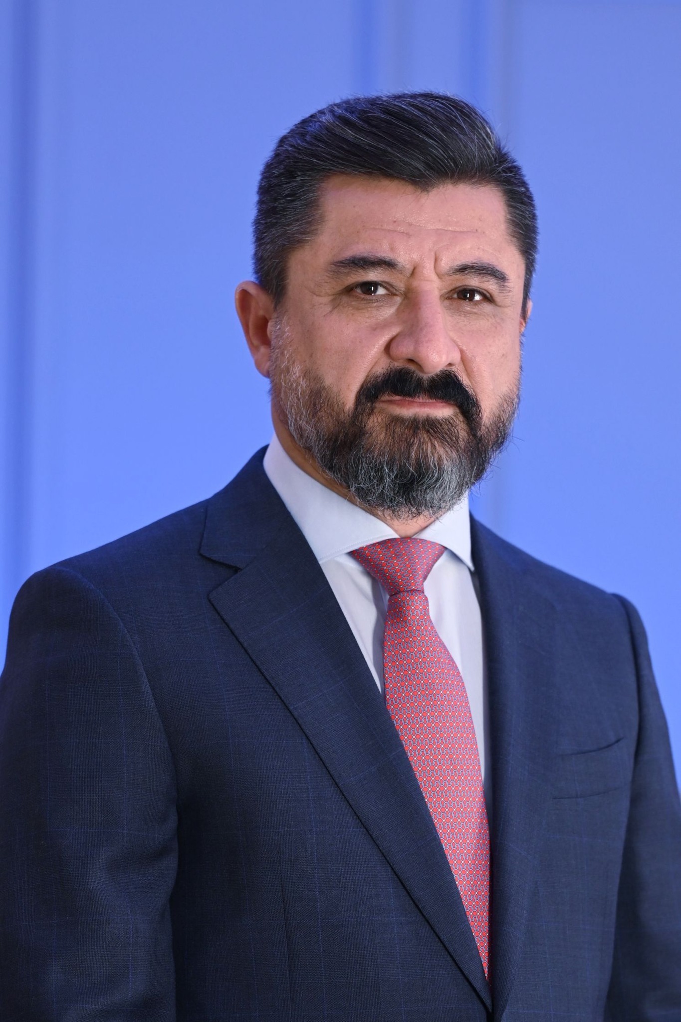 أتقدم بخالص الشكر وعظيم التقدير إلى السيدات والسادة أعضاء مجلس النواب المحترمين لمنحهم الثقة بالإجماع لتكليفنا بمهام وزارة العدل