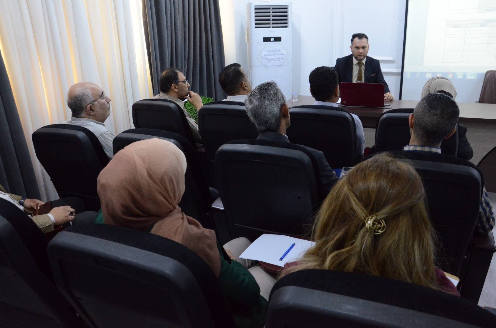 لجنة دراسة معوقات العمل تناقش تبسيط الإجراءات وتحقيق العدالة الوظيفية