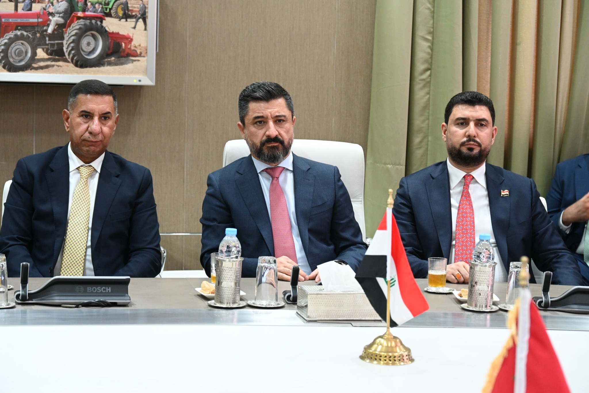 وزير العدل يبحث مع وزير الأراضي والمساحة المغربي سبل تبادل الخبرات في تقنيات تحويل جنس الأراضي وتحديد المساحات
