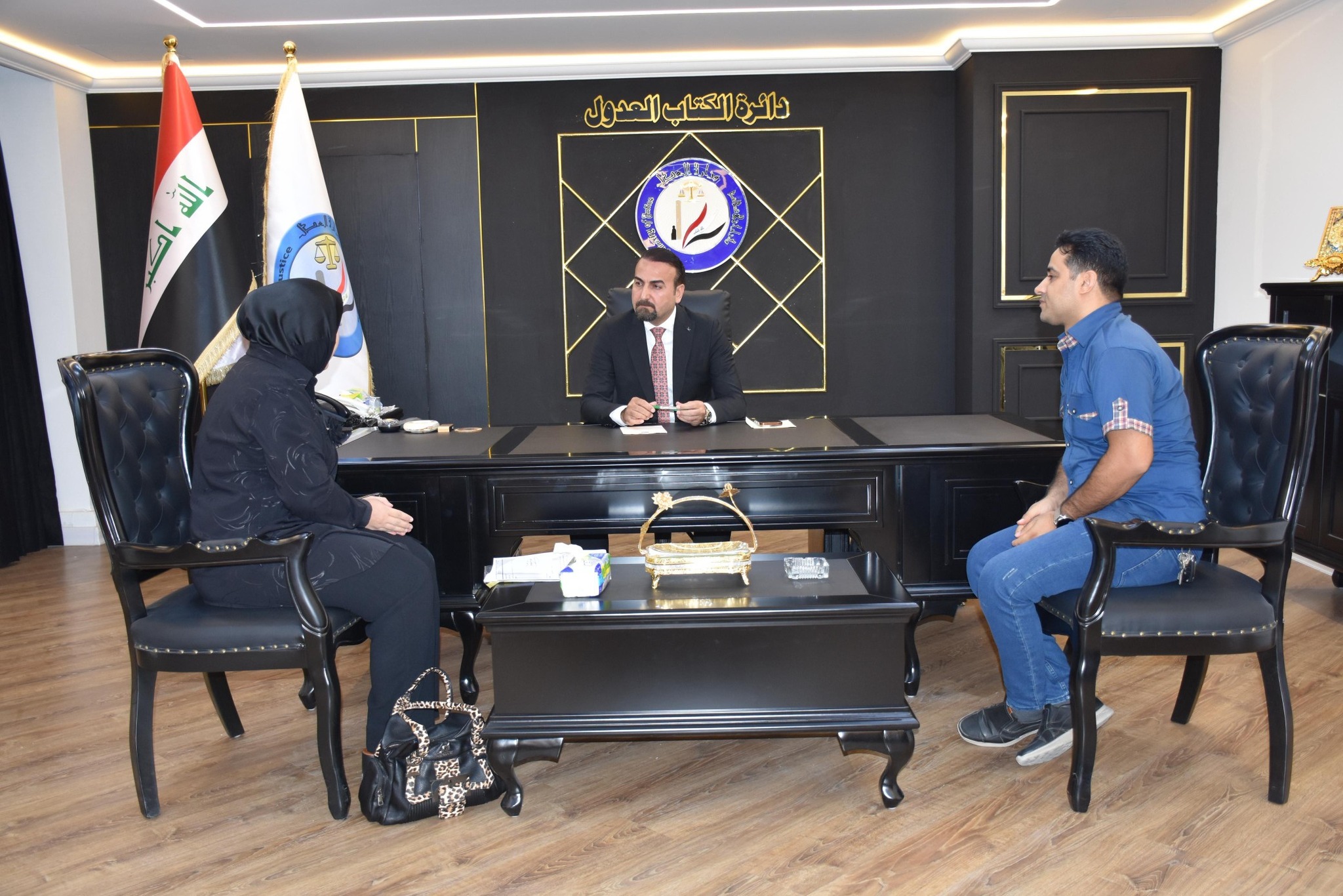مدير عام دائرة الكتاب العدول يلتقي عددا من المواطنين ضمن اللقاءات الأسبوعية في مبنى الوزارة