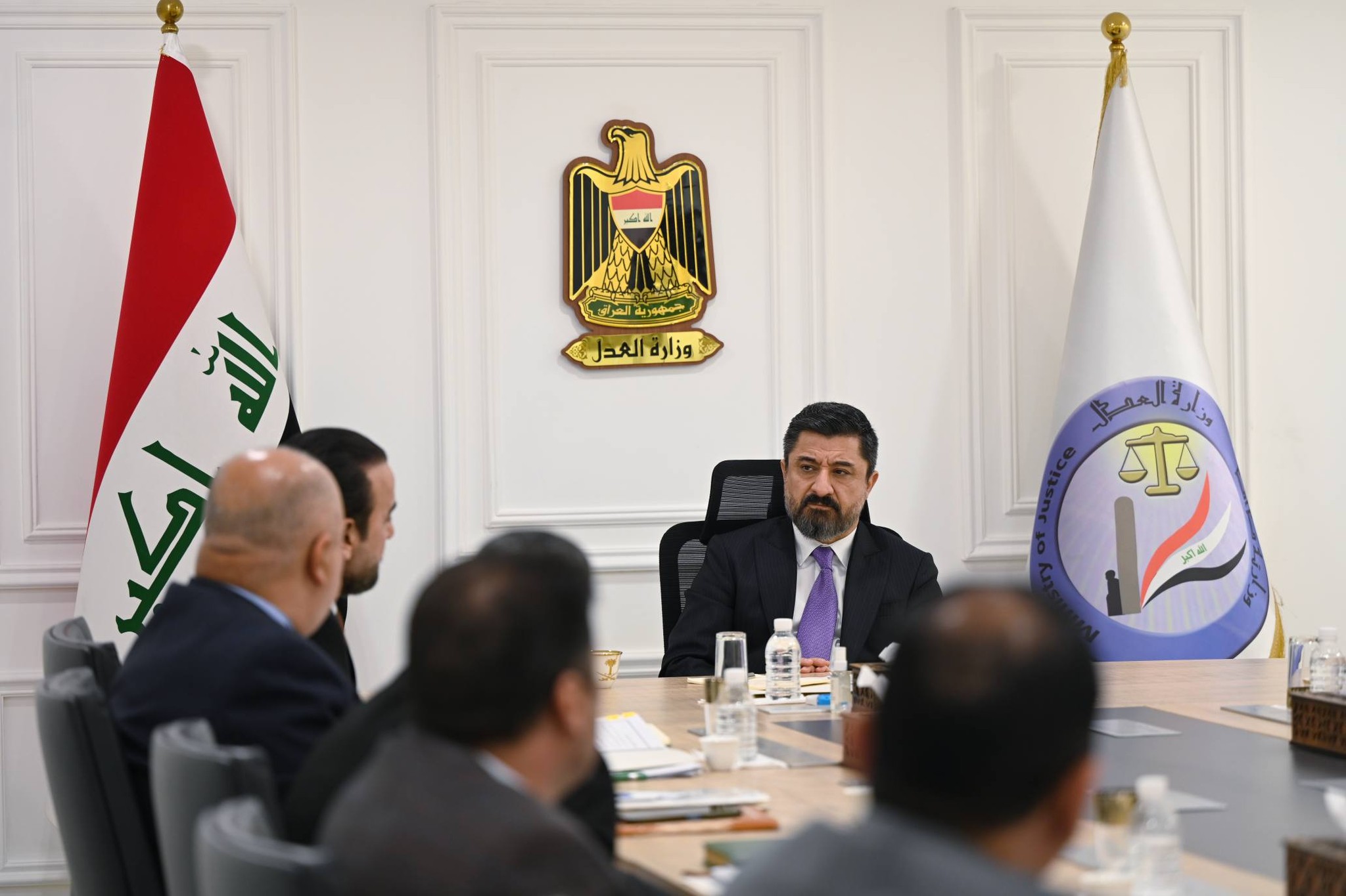 وزير العدل يترأس اجتماعاً للكادر المتقدم في دائرة الكتاب العدول ويوجّه بإعداد خطة الدائرة لإدراجها ضمن البرنامج الحكومي