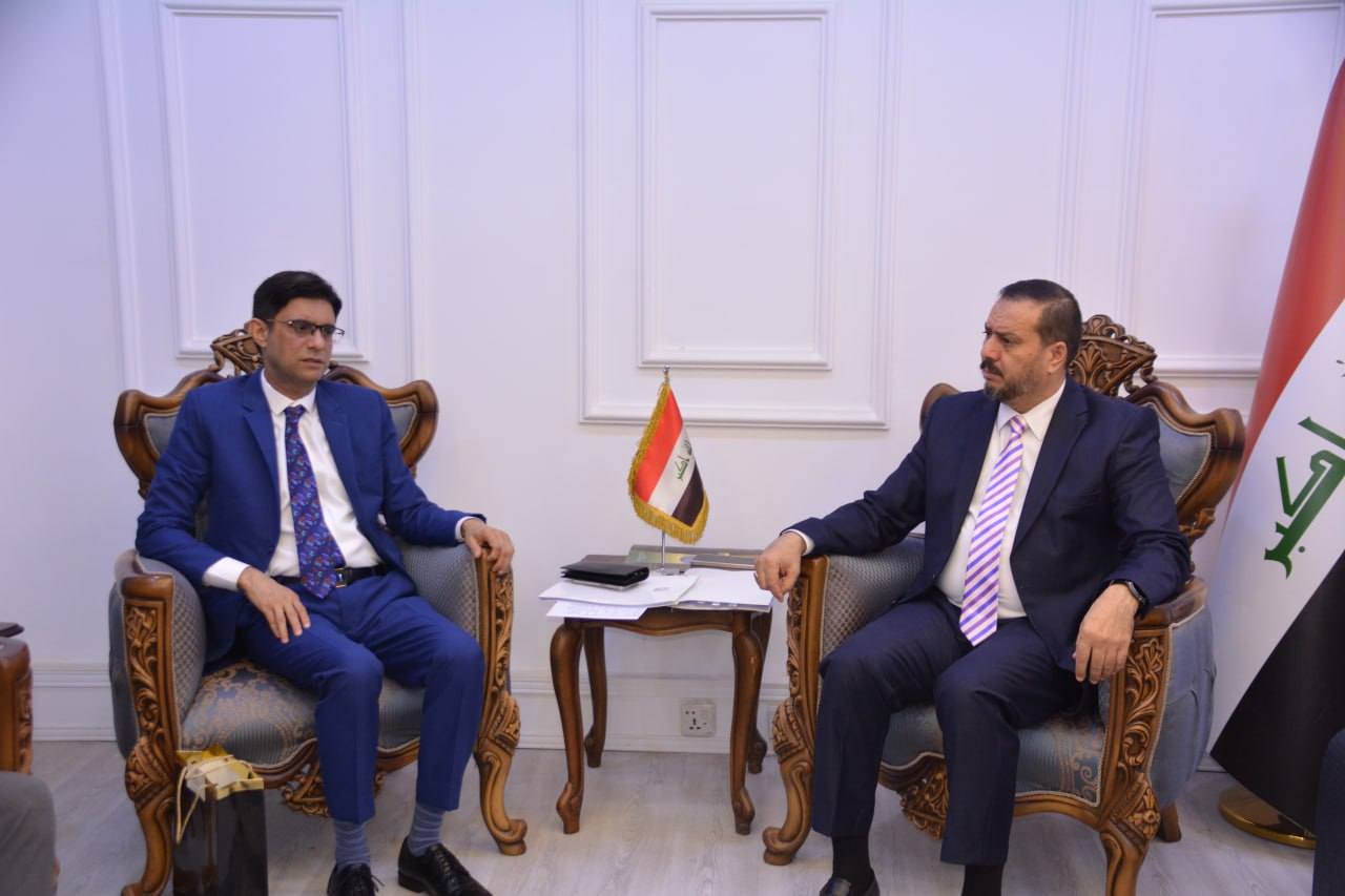 مدير العلاقات العدلية يبحث مع القنصل الباكستاني أوضاع النزلاء الباكستانيين وآليات إبرام مذكرة تفاهم لنقل المحكومين بين البلدين