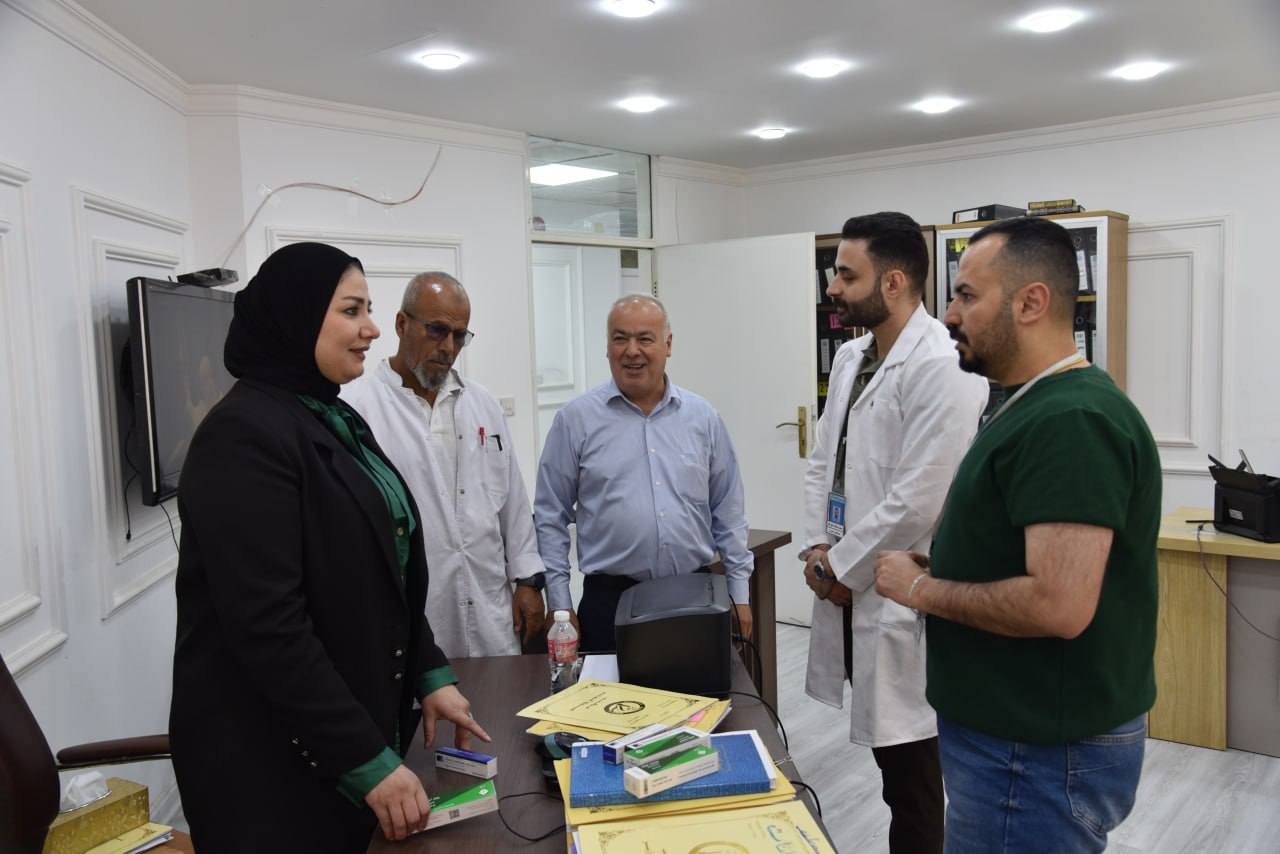 بالتعاون مع قسم إدارة الجودة الشاملة والتطوير المؤسسي.. فريق طبي من دائرة صحة الكرخ يجري فحوصات لموظفي وزارة العدل