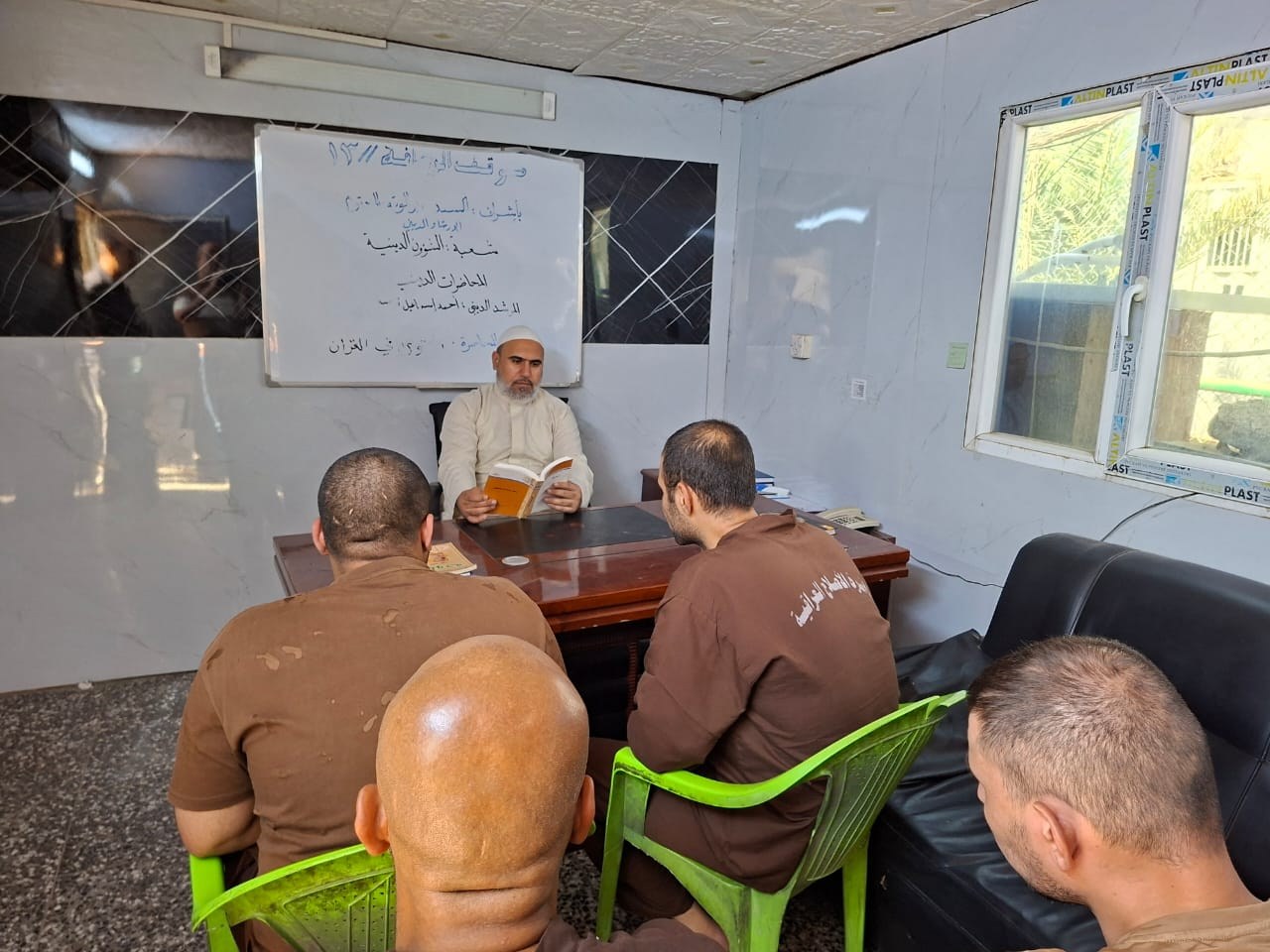 دائرة الاصلاح العراقية : شعبة الإرشاد الديني تنظم محاضرة توعوية في موقف الرصافة/13