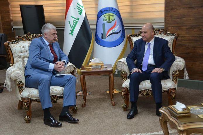 وزير العدل فاروق أمين الشواني يستقبل السفير الروسي في العراق ويبحث معه التعاون المشترك بين البلدين.