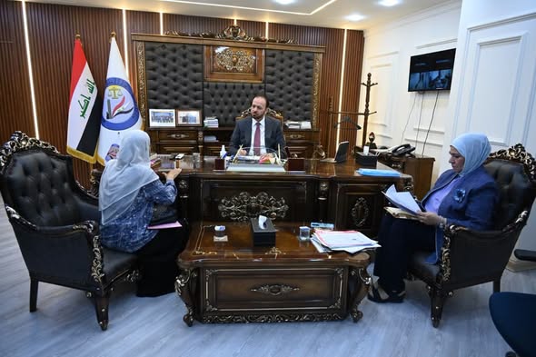 وكيل وزارة العدل للشؤون الإدارية والمالية يستقبل المواطنين ويطلع على طلباتهم ويوجه بمتابعتها