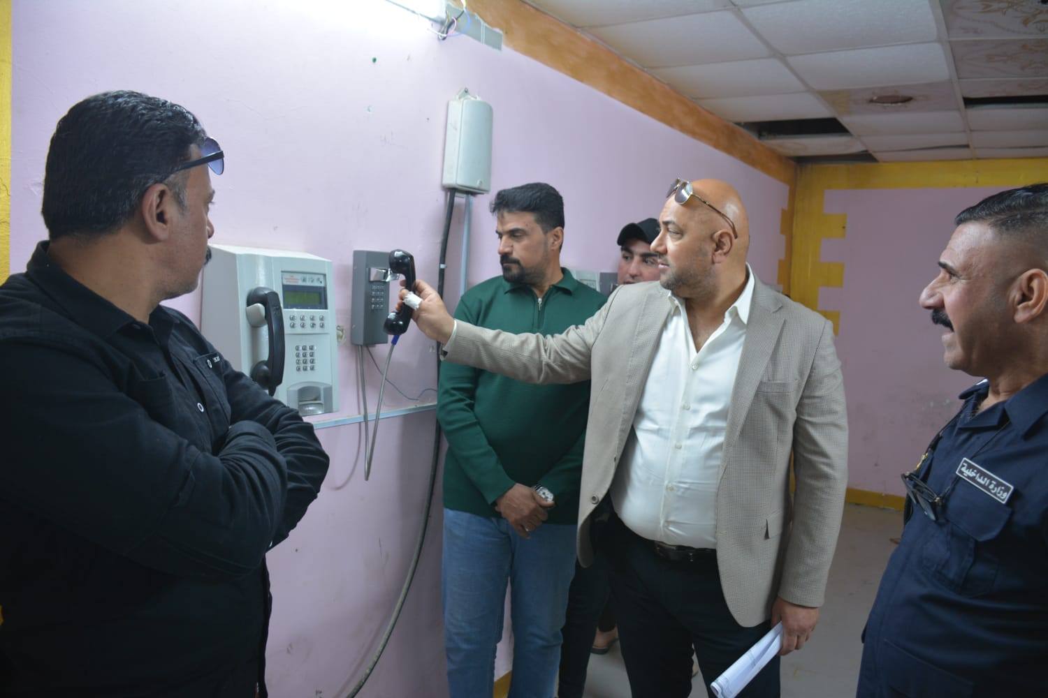 سجن التاجي المركزي يُفعّل 90 كابينة اتصال حديثة للنزلاء بالتعاون مع وزارة الاتصالات