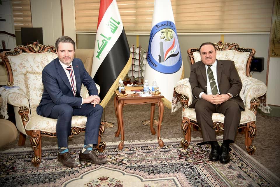 وزير العـــــدل يستقبل السفير الكنديّ لدى العراق لبحث ‏العلاقات الثنائيَّة وآفاق تطويرها