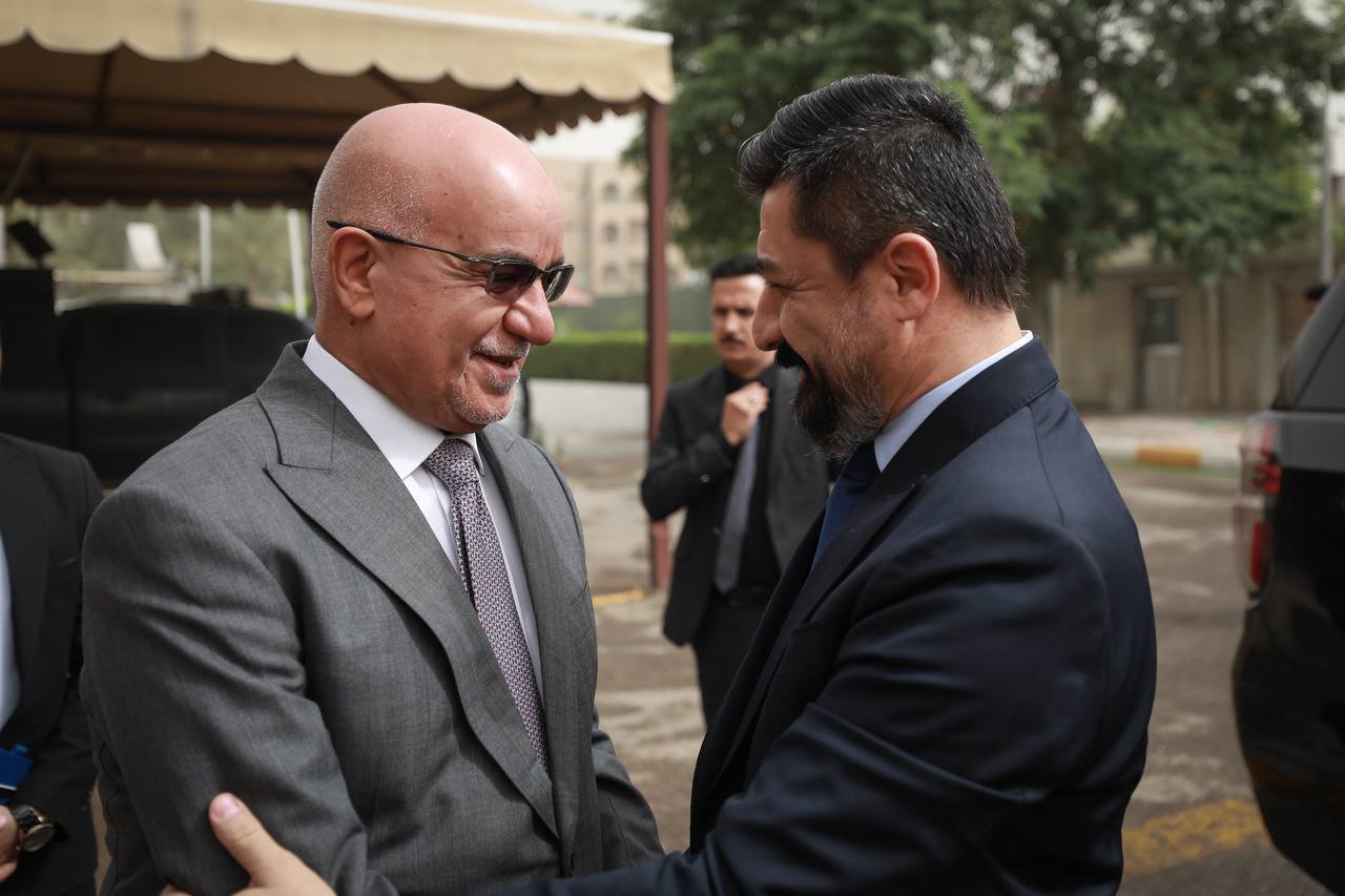 وزيرا العدل والصحة يبحثان تطوير الخدمات الصحية في المؤسسات الإصلاحية ووضع اليات تحويل المركز الصحي في سجن الناصرية الى مستشفى بسعة ٥٠ سرير