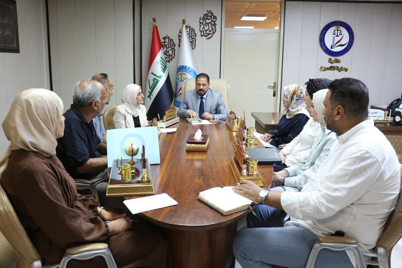 مدير عام دائرة رعاية القاصرين يناقش مع مدراء اقسام الدائرة تطوير الأداء وتعزيز كفاءة الخدمات المقدمة للمواطنين
