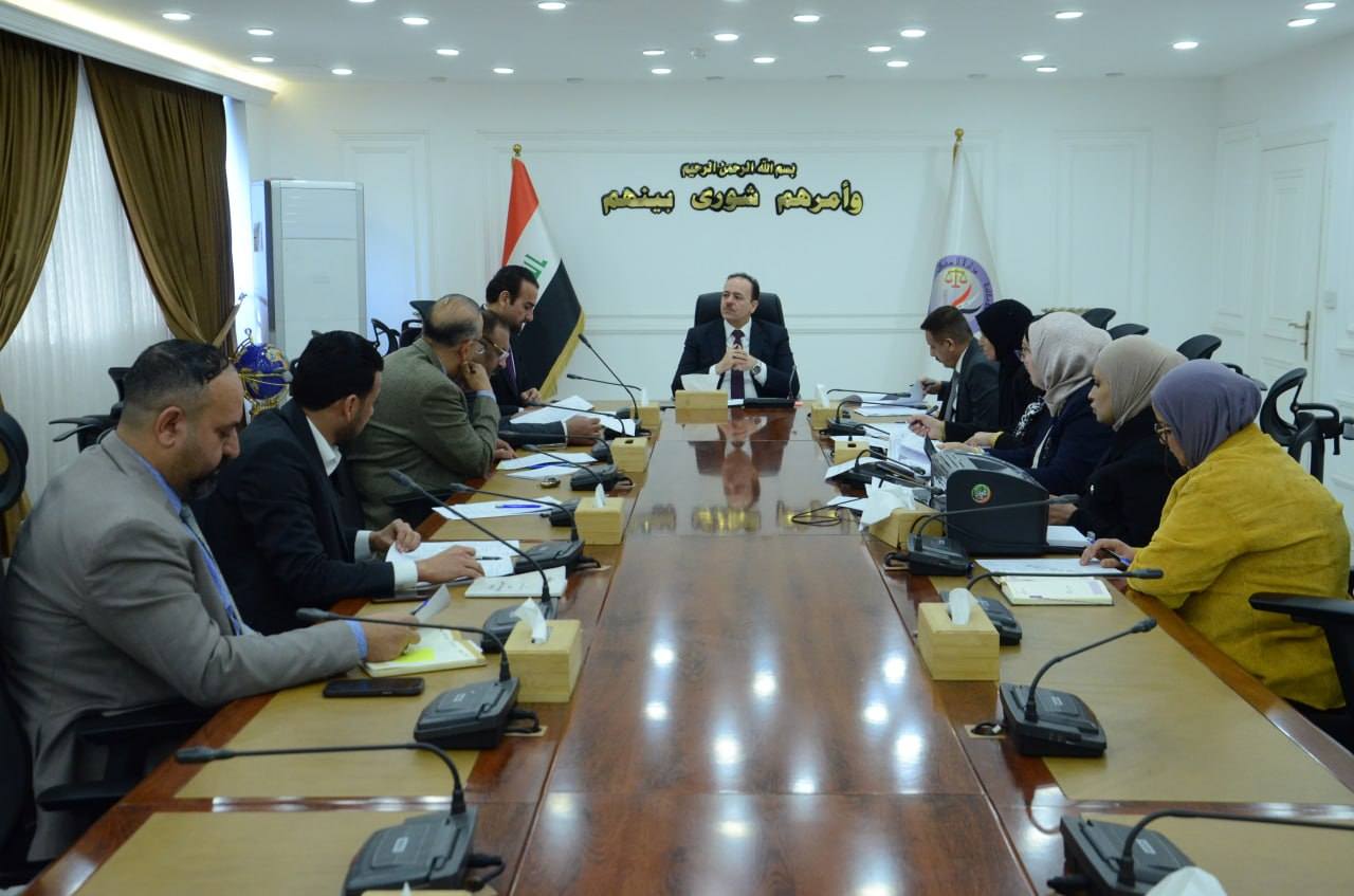 وكيل وزارة العدل للشؤون الإدارية والمالية يترأس اجتماع اللجنة المختصة بإعــداد مسودة مشروع قــانون الضمانات المنقولة