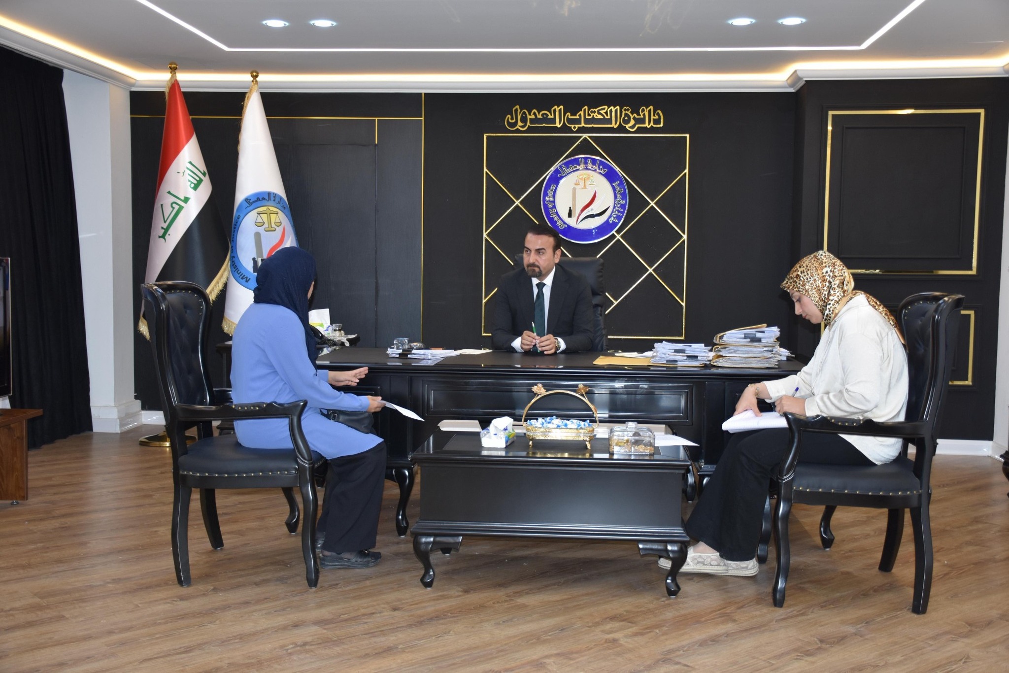 مدير عام دائرة الكتاب العدول يلتقي مواطنين لبحث طلباتهم وتذليل العقبات