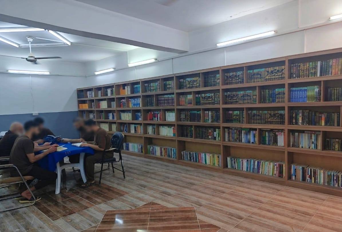 ضمن البرامج التأهيلية وتنفيذاً لتوجيهات معالي وزير العدل.. سجن جمجمال يفتتح مكتبة مركزية للنزلاء