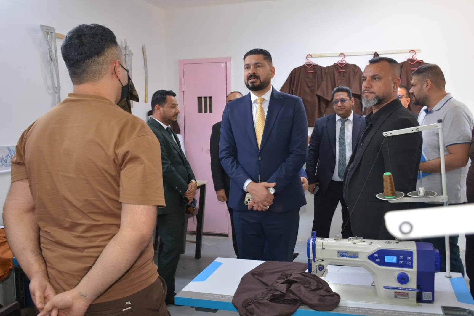 وفد من وزارة العدل يتفقد سجن العدالة الثانية لمتابعة تنفيذ قانون العفو العام و الواقع الإصلاحي وبرامج التأهيل للنزلاء