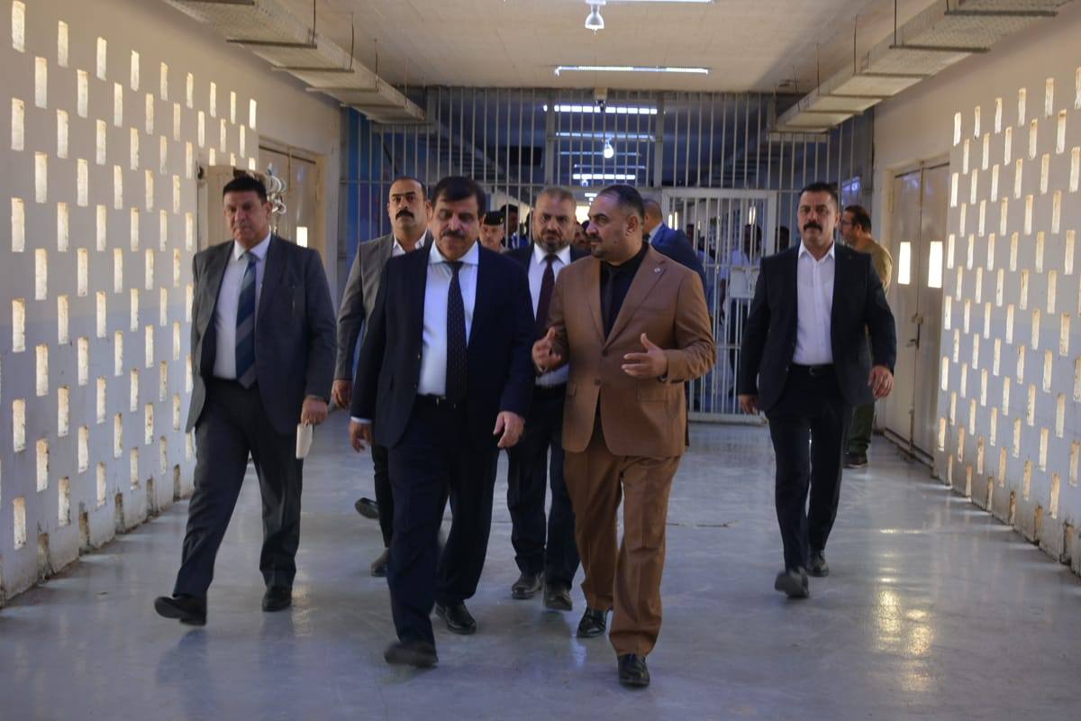 ضمن نهج التشاركية مع مؤسسات الدولة: وفد من رئاسة الوزراء يتفقد سجن العدالة/2 ويشيد بجهود الاصلاح والتأهيل للنزلاء