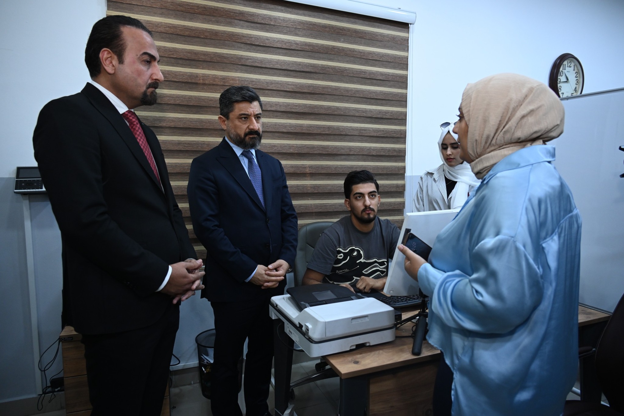 د. خالد شواني يتابع ميدانياً المراحل النهائية لإطلاق مشروع الأتمتة الإلكترونية