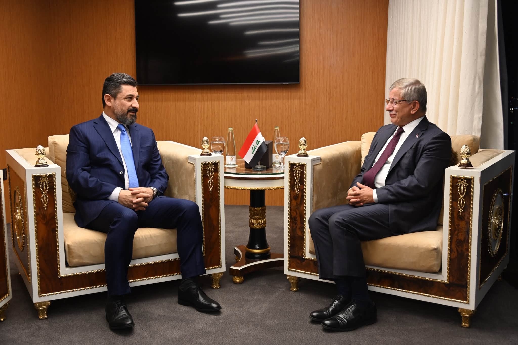 وزير العدل يلتقي رئيس الوزراء التركي السابق ويبحث معه عددًا من الملفات ذات الاهتمام المشترك