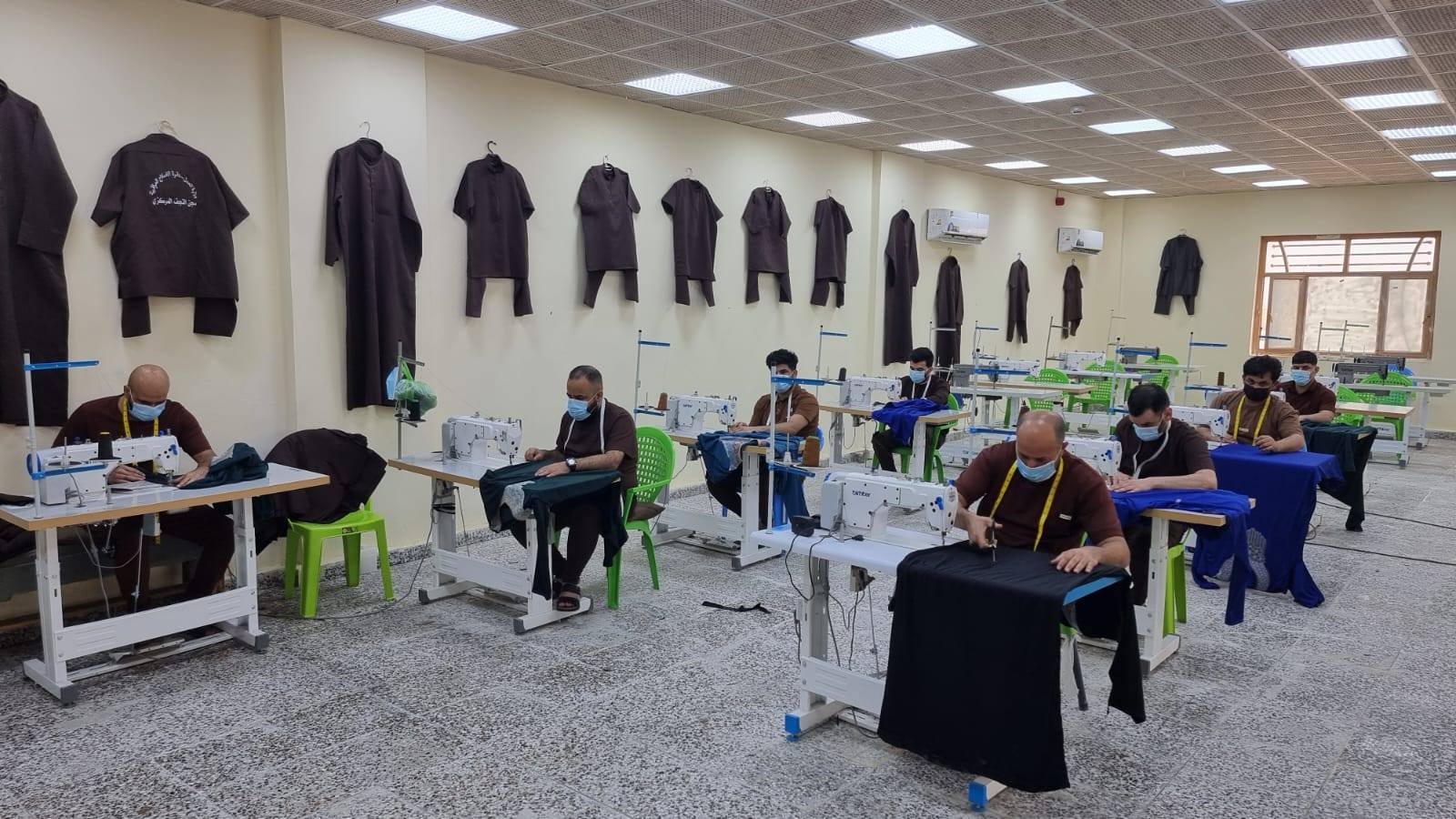 سجن النجف المركزي يطلق حملة الرسول الأعظم لتجهيز دور الأيتام وكبار السن بالأثاث من إنتاج النزلاء