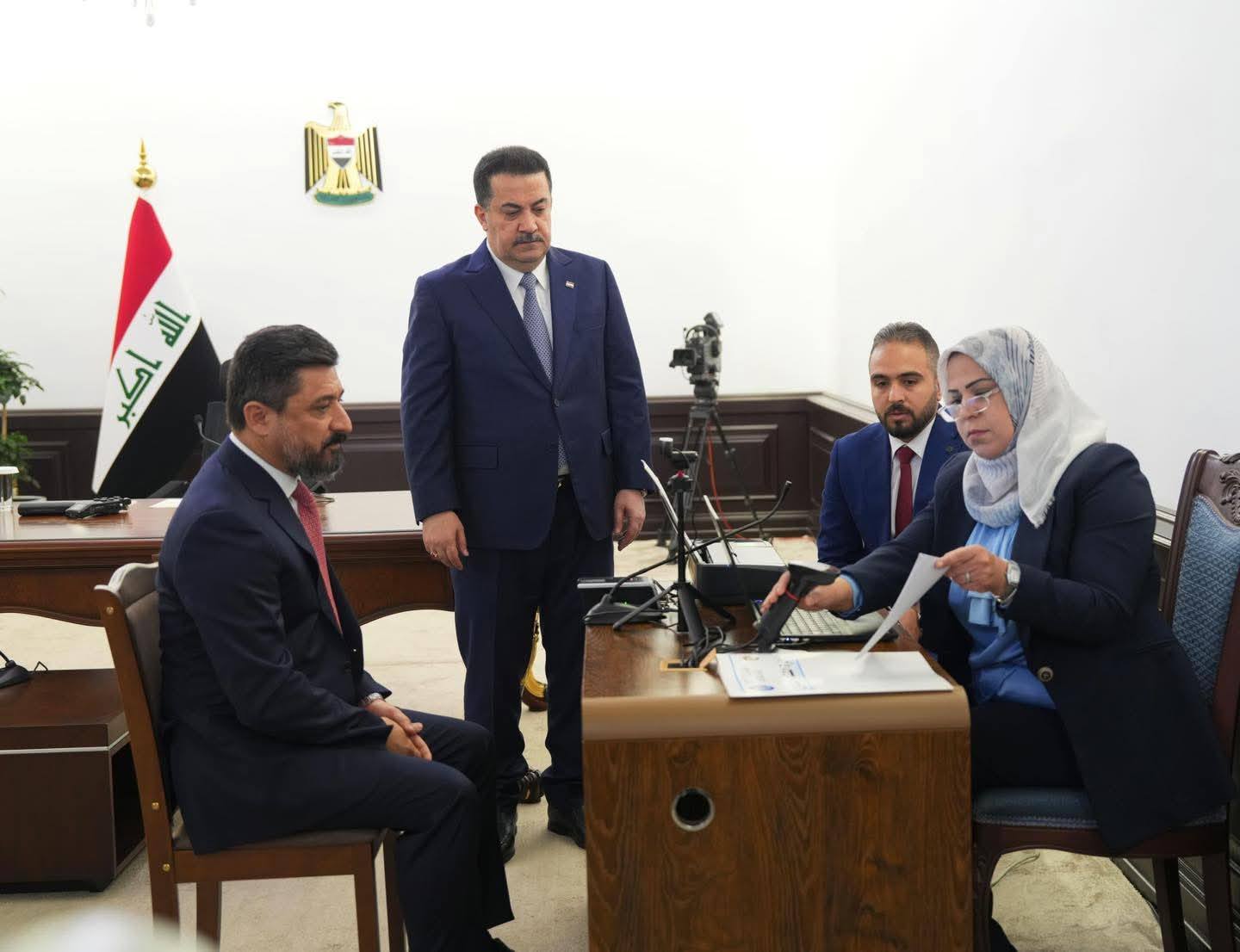 رئيس مجلس الوزراء السيد محمد شياع السوداني وبحضور معالي وزير العدل د. خالد شواني يفتتح مشروع أتمتة المعاملات في دوائر كتاب العدول