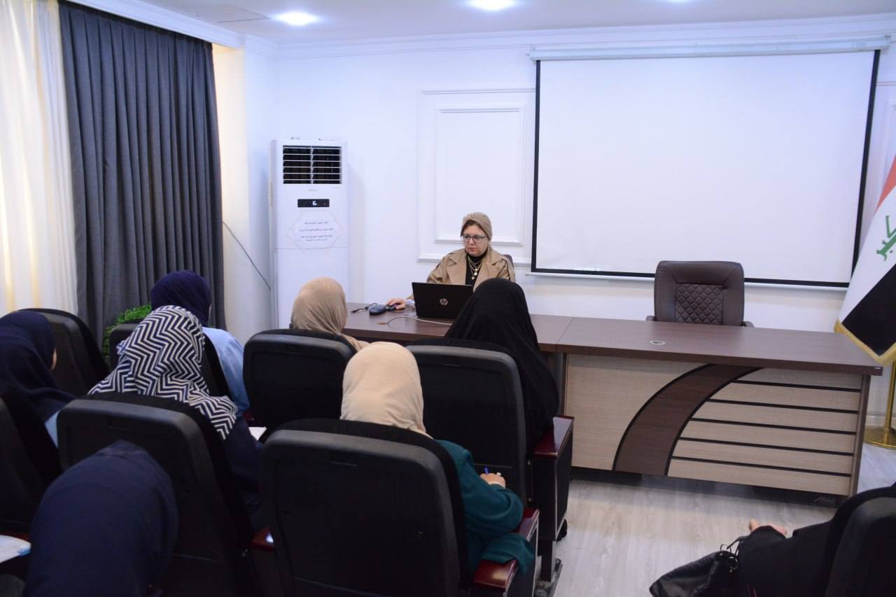 قسم شؤون المرأة يعقد ورشة توعوية حول مخاطر كاميرات المراقبة على النساء