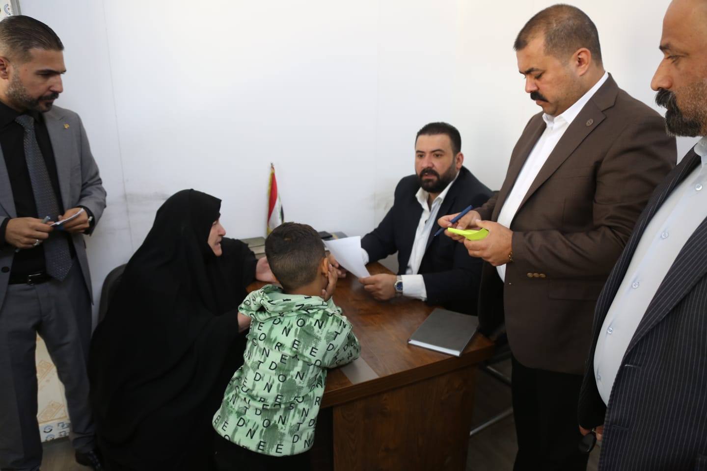 معاون مدير عام الشؤون الإدارية والمالية في دائرة الإصلاح العراقية يستقبل عدداً من المواطنين ويؤكد أهمية سرعة الاستجابة وحل مشكلاتهم