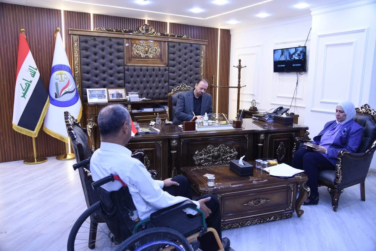 تنفيذاً لتوجيهات معالي وزير العدل، الدكتور خالد شواني، استقبل الوكيل الإداري للوزارة، الدكتور برهان القيسي، المواطنين للوقوف على احتياجاتهم وتقديم التسهيلات اللازمة