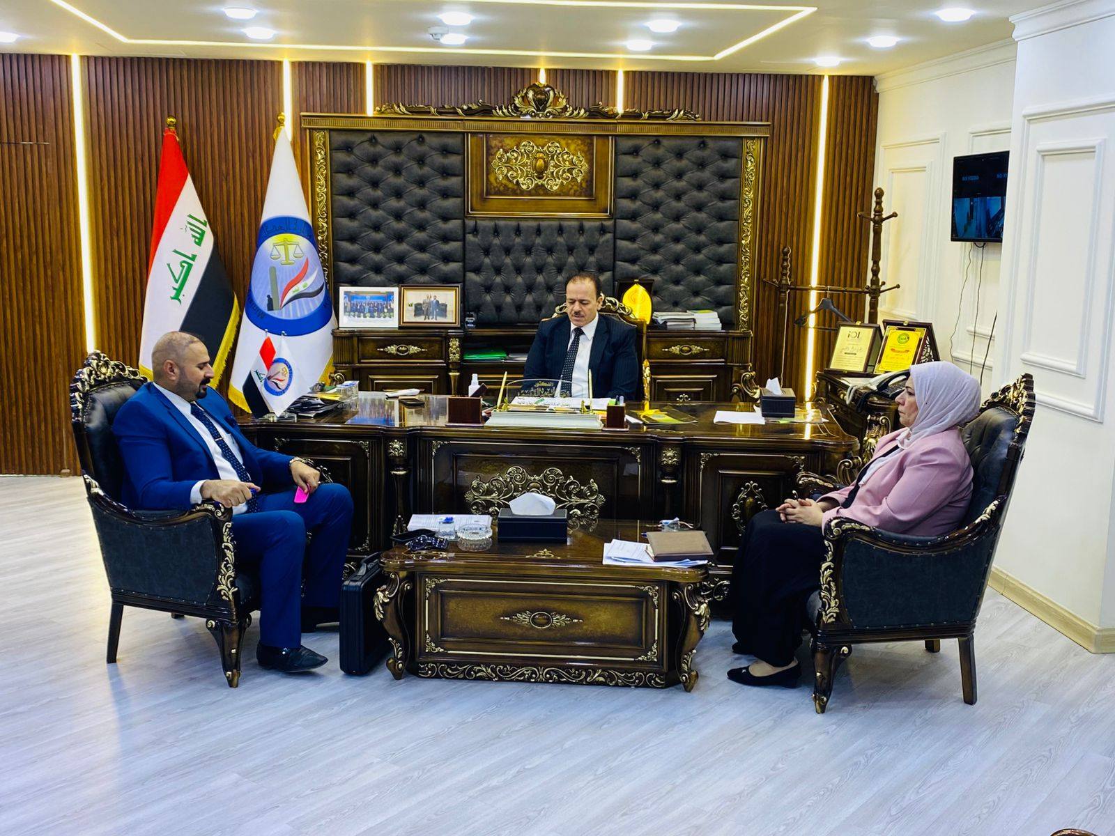 وكيل وزارة العدل للشؤون الإدارية والمالية يستقبل عدداً من المواطنين للاستماع إلى احتياجاتهم وتذليل العقبات