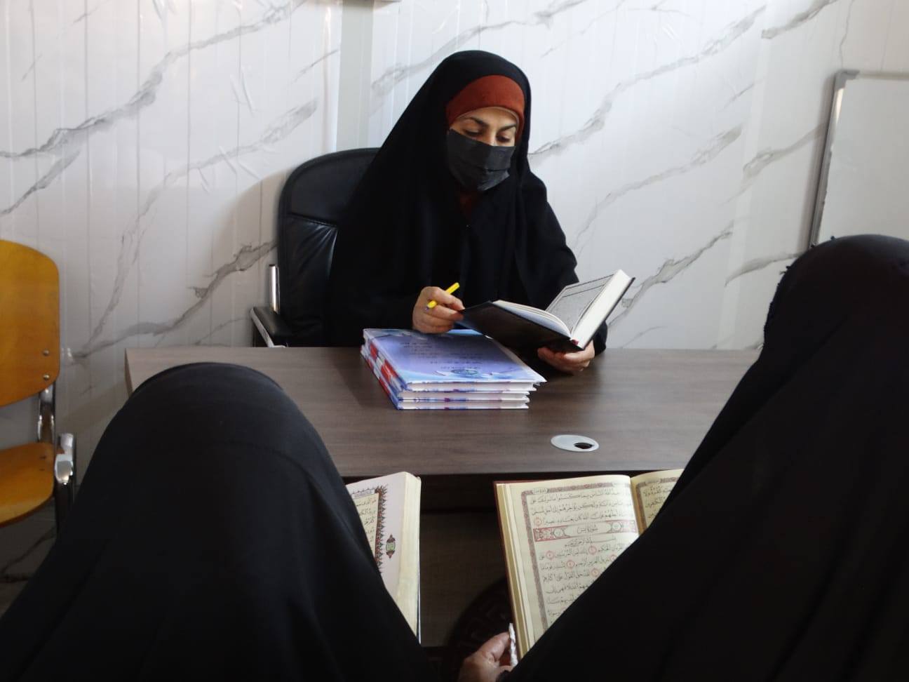 سجن الحلة للنساء ينظم دورات قرآنية وإرشادية لتعزيز الوعي الديني والإصلاح السلوكي للنزيلات