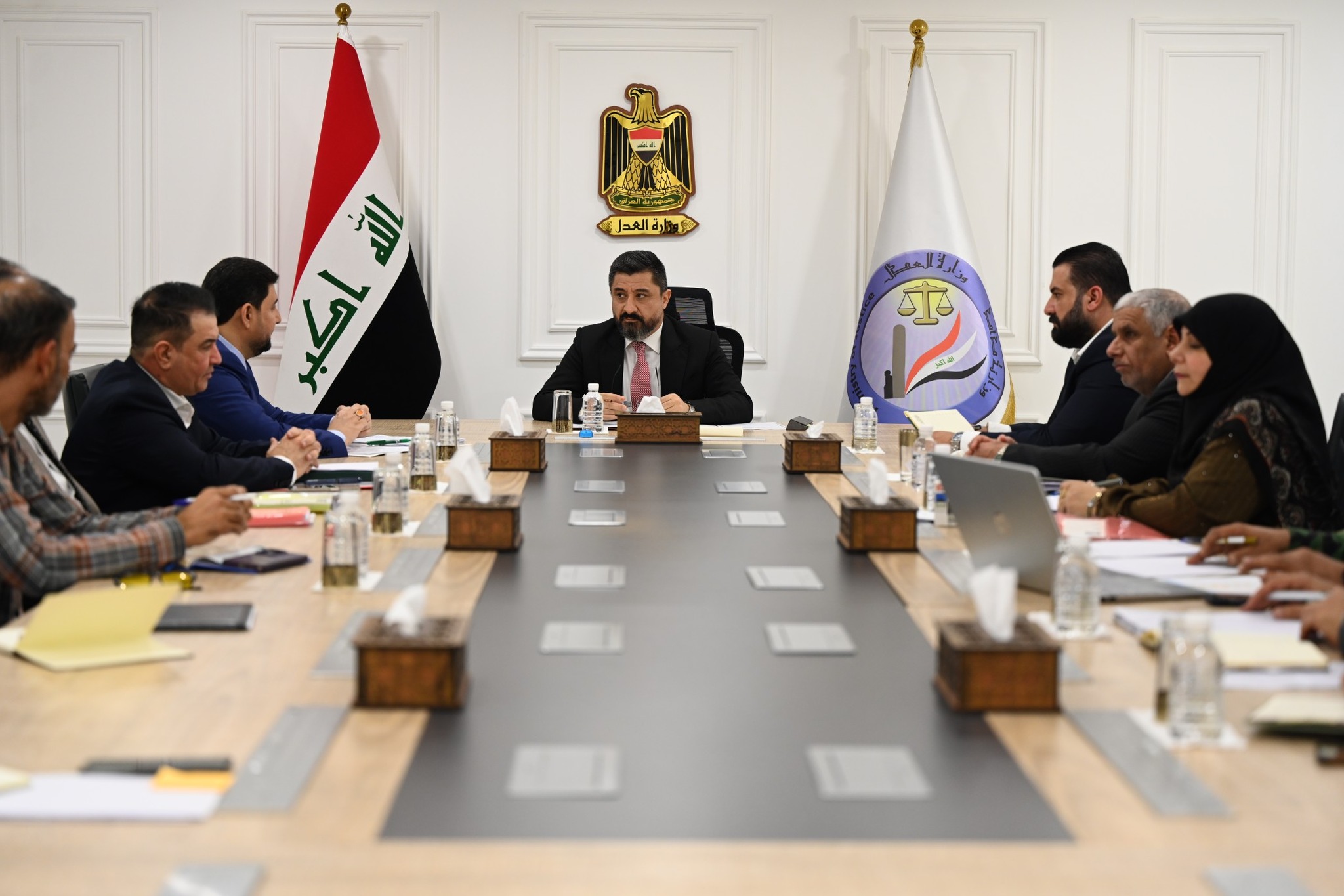 ضمن سلسلة اجتماعاته الدورية للكوادر الإدارية في دائرة الإصلاح العراقية… وزير العدل يناقش الإجراءات الأمنية المتبعة في المؤسسات الإصلاحية وتوفير الرعاية الصحية للنزلاء