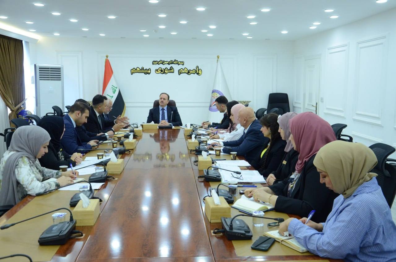 وكيل وزارة العدل للشوون الإدارية والمالية يترأس اجتماعاً مع اللجنة العليا لتبسيط الإجراءات الحكومية